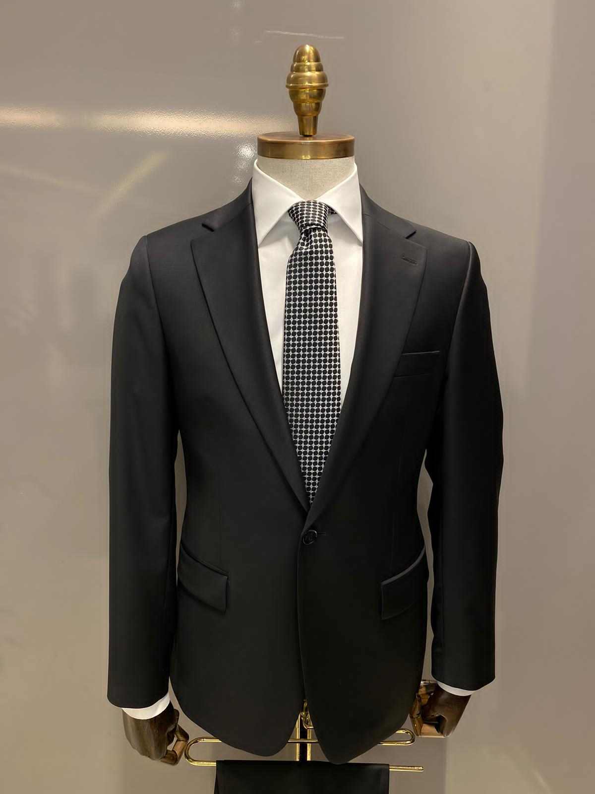 EXECUTIVE BLACK TURKEY SUIT WITH ONE BUTTON