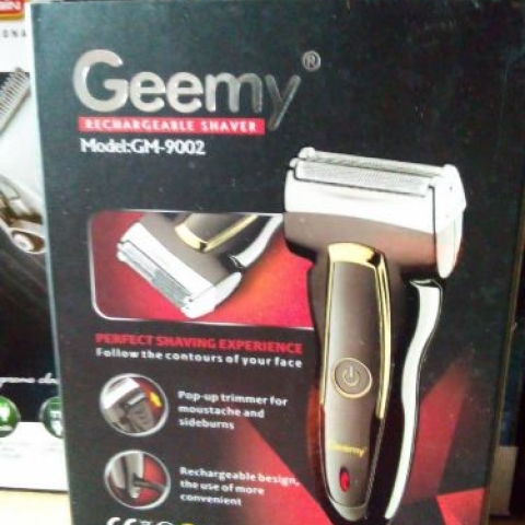 GEEMY RECHARGEABLE SHAVER CLIPPER (GM -9002)