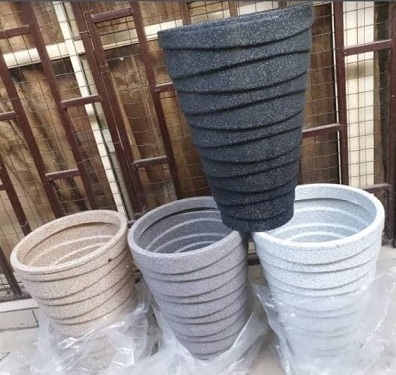 BLACK, LIGHT BROWN, GREY AND WHITE V-SHAPED FLOWER POTS WITHOUT FLOWER (PEGLO) - Large