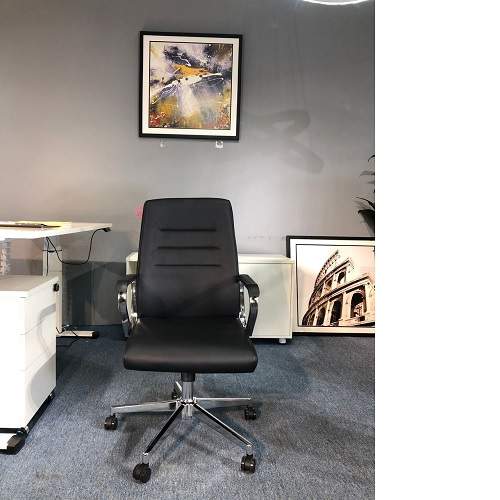 QUALITY BLACK EXECUTIVE OFFICE CHAIR  - AVAILABLE (MOBIN)