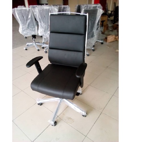 QUALITY BLACK EXECUTIVE OFFICE CHAIR - AVAILABLE (MOBIN)