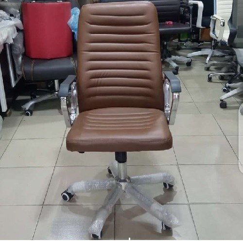 QUALITY BROWN EXECUTIVE OFFICE CHAIR  - AVAILABLE (MOBIN)