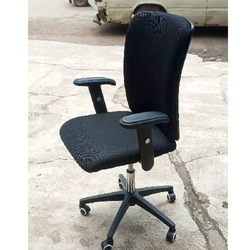 QUALITY DESIGNED BLACK SWIVEL LOW-BACK OFFICE CHAIR - AVAILABLE (UGIN)