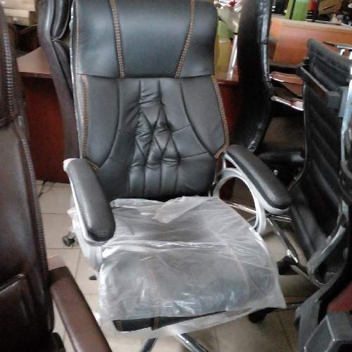 QUALITY DESIGNED EXECUTIVE OFFICE BLACK CHAIR (HAFUR)