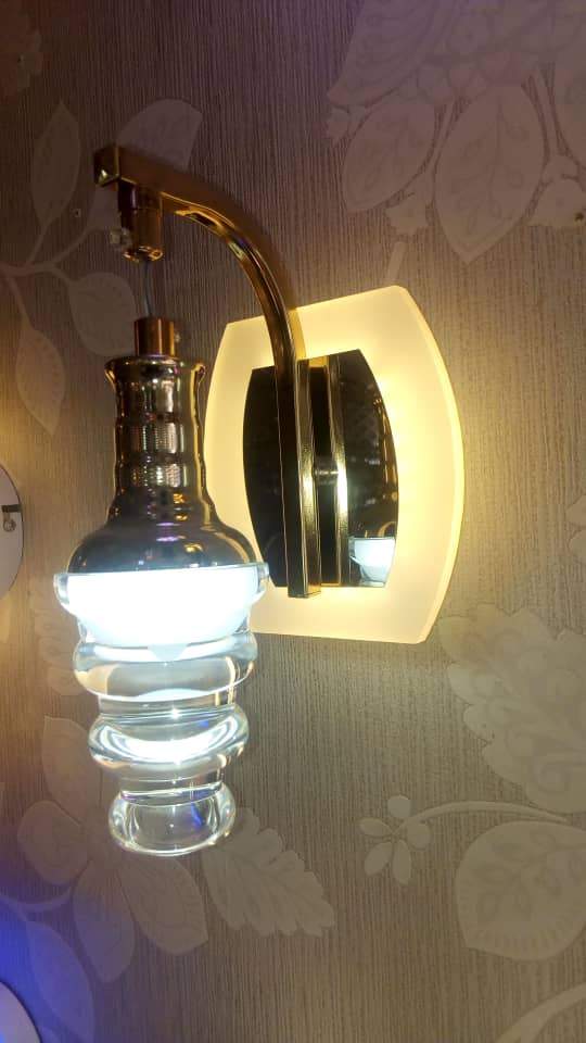 STYLISH QUALITY WALL LIGHT 005