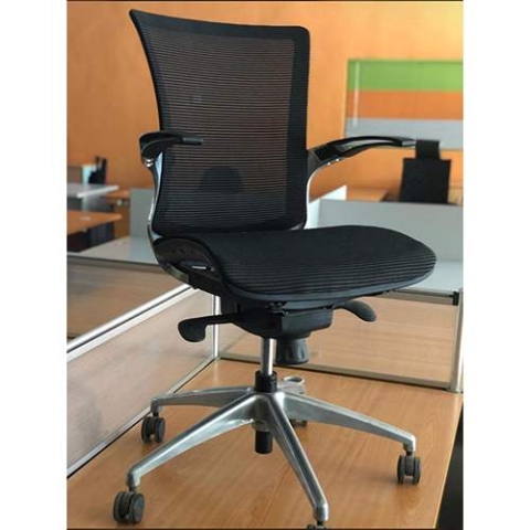 DELUXE EXECUTIVE OFFICE MESH CHAIR - Medium