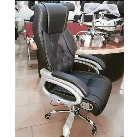 QUALITY DESIGNED BLACK EXECUTIVE CHAIR - AVAILABLE (UGIN)