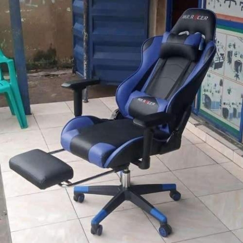 QUALITY DESIGNED BLACK EXECUTIVE CHAIR WITH HEAD & LEG REST - AVAILABLE (UGIN)