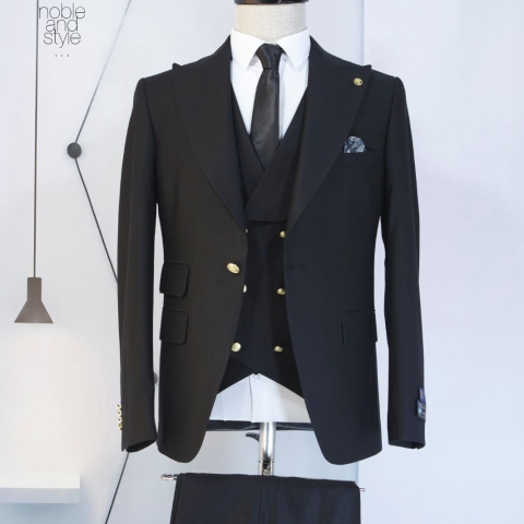 EXECUTIVE BLACK 3 PIECE TURKEY SUIT WIH GOLDEN BUTTON